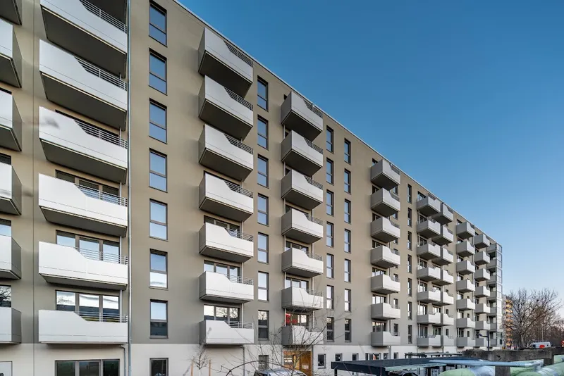 Schöne Neubauwohnung mit großem Balkon in Lichtenberg (nahe IKEA) neu zu vermieten — photo 1